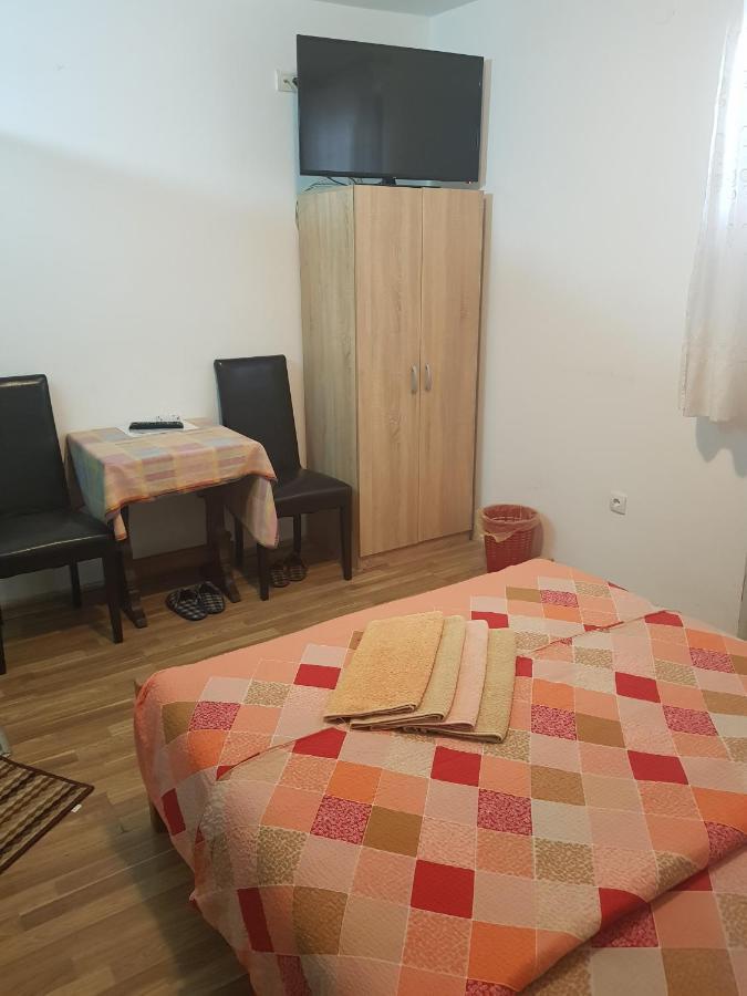 Hotel Pansion Lug Belgrad Zewnętrze zdjęcie